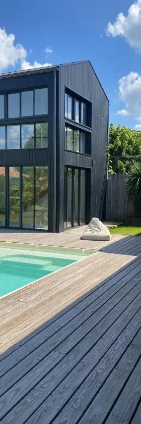 Poolside Retreat in Le Bouscat，位于勒布斯卡的酒店
