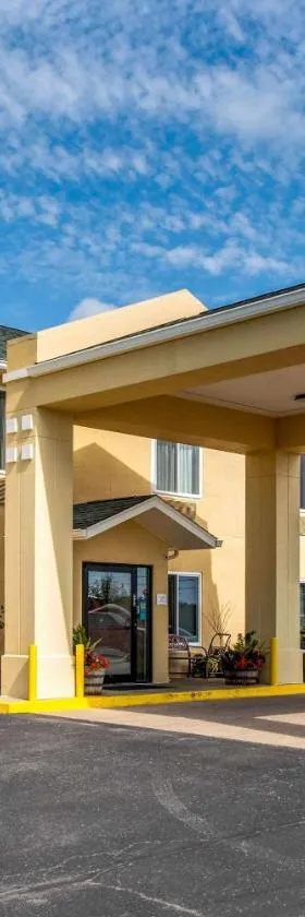 Quality Inn & Suites Brandenburg - Fort Knox，位于Brandenburg的酒店