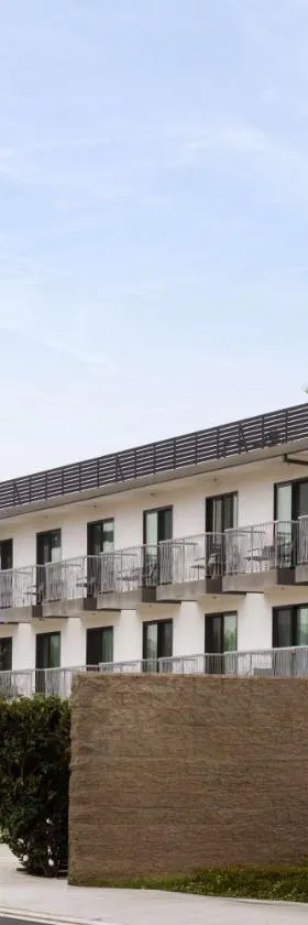 The Lum Hotel Los Angeles Stadium District，位于英格尔伍德的酒店
