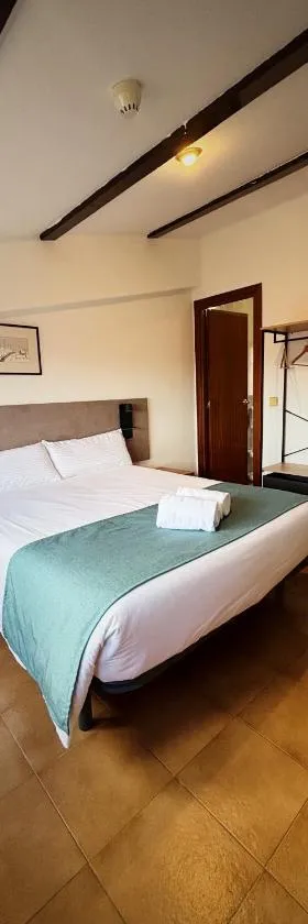 Hostal Legaz，位于Funes的酒店