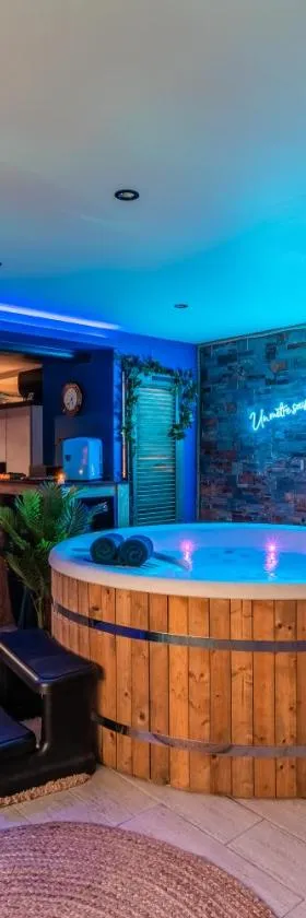Un metre sous Terre & Mer SPA - Wellness - Loveroom，位于Herrlisheim的酒店
