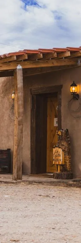 Casita Mistica A Southwest Adobe Field Home，位于Nogal的酒店