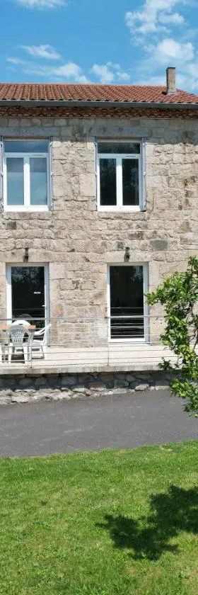 La bonne adresse，位于Sainte-Sigolène的酒店