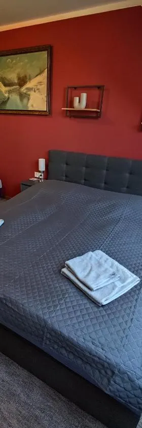 GT Apartman，位于栋博堡的酒店