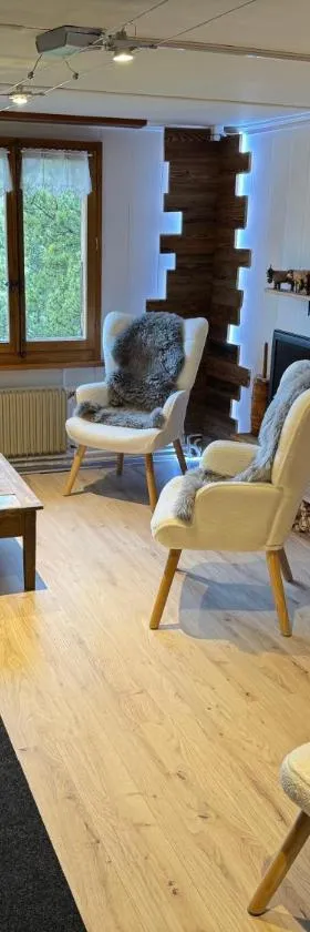 Enzian 4 Zi Ferienwohnung in Landhaus，位于弗鲁蒂根的酒店