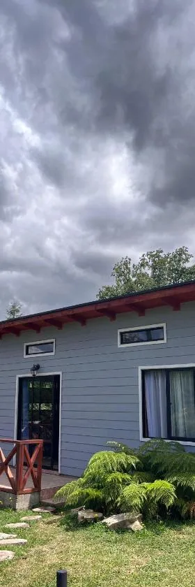 Cabaña playa Chauquen, Panguipulli，位于潘吉普伊的酒店
