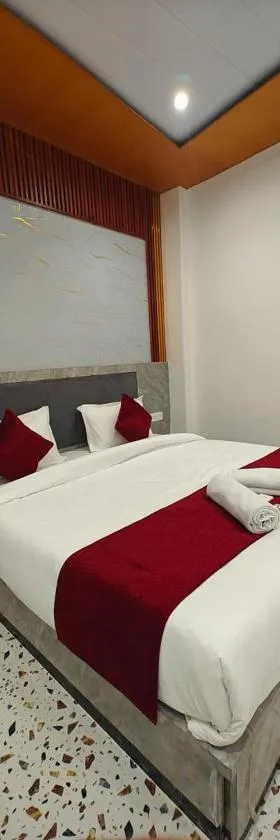Hotel The Shyama - A luxurious Hotel Near Ram Mandir Ayodhya，位于Ayodhya的酒店