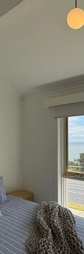 Stunning water views - Bayside Beach House Mornington，位于莫宁顿的酒店