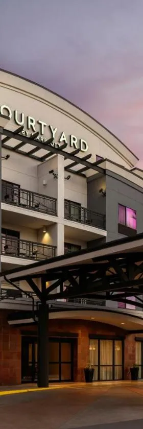 洛杉矶伯班克机场万怡酒店，位于伯班克的酒店