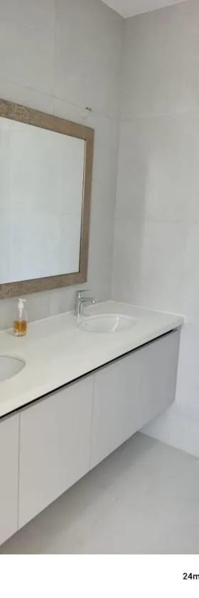 Departamento en edificio Bari de Karibao，位于Engabao的酒店