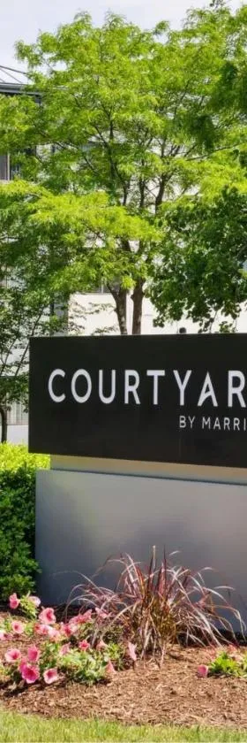 Courtyard Burlington Williston，位于伯灵顿的酒店