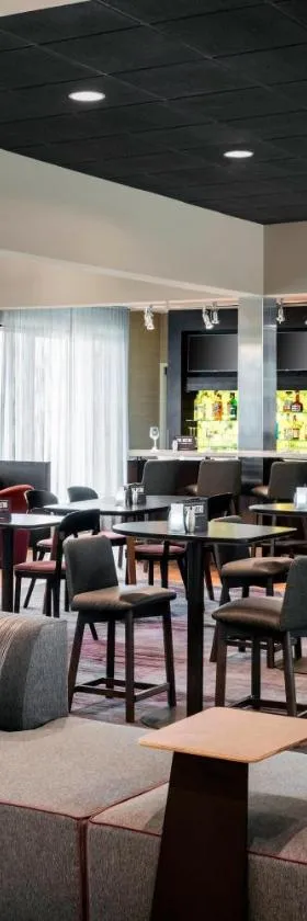 芝加哥奥黑尔万怡酒店，位于德斯普兰斯的酒店