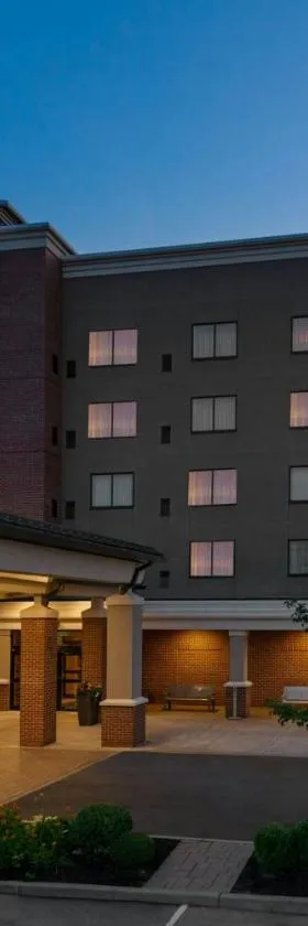 水牛城机场万豪万怡酒店，位于奇克托瓦加的酒店