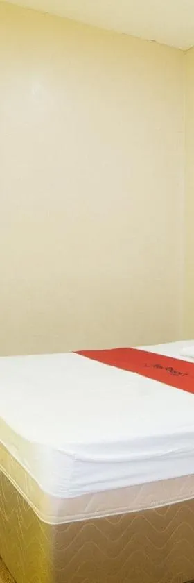 RedDoorz near Talisay District Hospital，位于Candulawan的酒店
