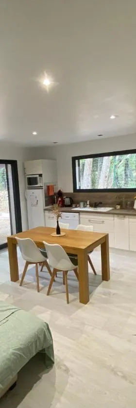 Appartement en campagne，位于Saint-Marcel-de-Careiret的酒店