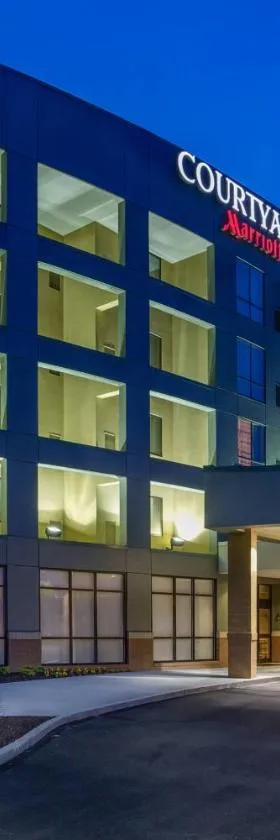 匹兹堡北/克兰博瑞伍德万怡酒店，位于蔓越莓乡的酒店