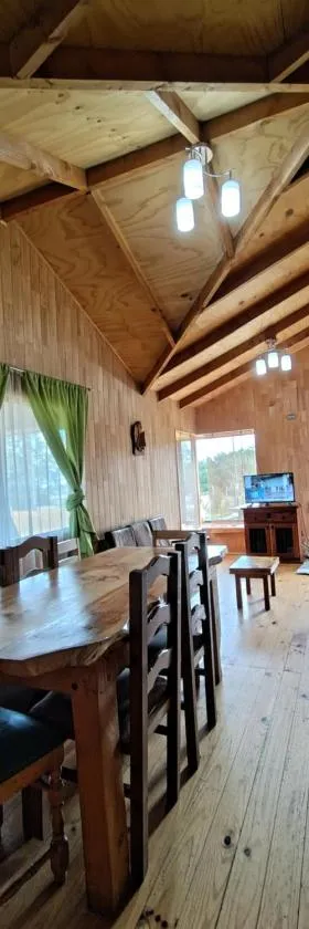 Cabañas Familiares Altos de la Chacra , 1-7 personas 3 dormitorios，位于卡斯特鲁的酒店
