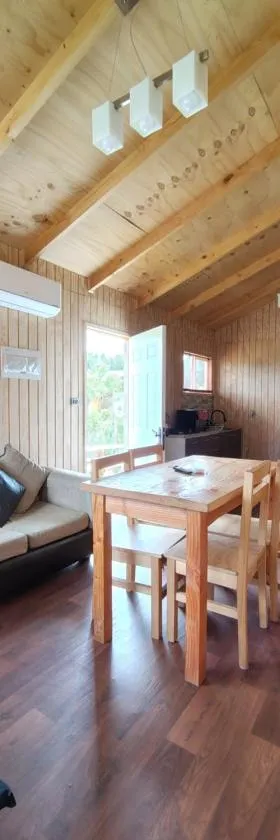 Cabañas familiares Altos de la Chacra , 1-5 personas 2 dormitorios，位于卡斯特鲁的酒店