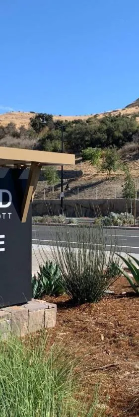 Courtyard by Marriott Thousand Oaks Agoura Hills，位于阿古拉山的酒店