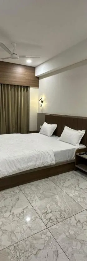 Hotel Fun n Food，位于普杰的酒店
