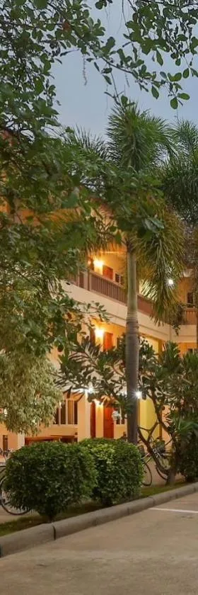 Poonnagunn hotel，位于美索的酒店