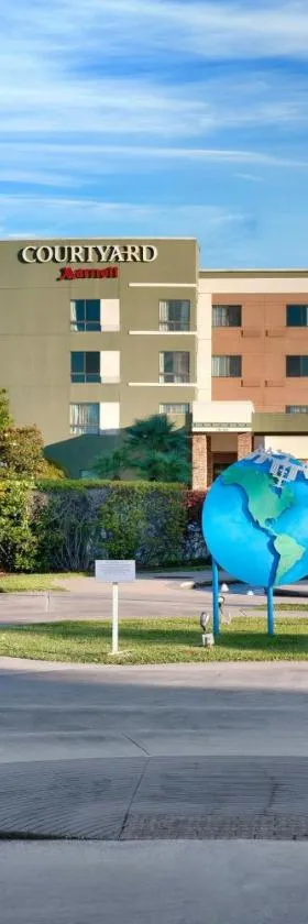 Courtyard by Marriott Houston NASA Clear Lake，位于拿骚湾的酒店