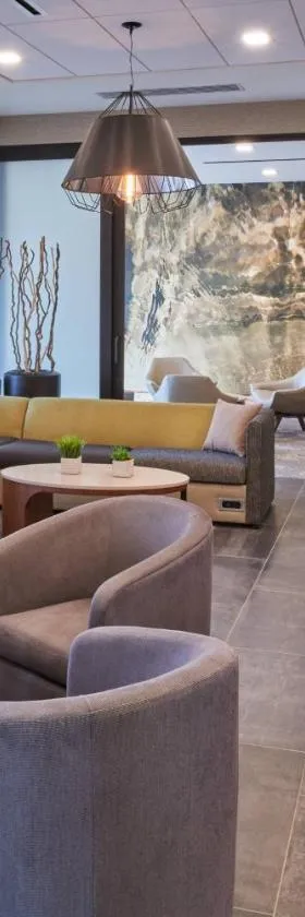 Courtyard by Marriott Petoskey at Victories Square，位于佩托斯基的酒店