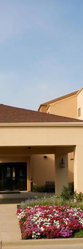 Courtyard by Marriott Indianapolis Airport，位于印第安纳波利斯的酒店