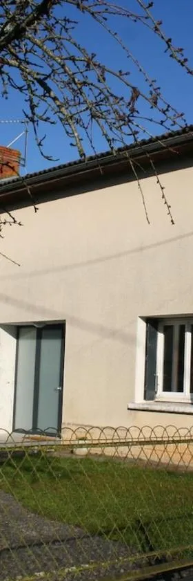 Location des longères，位于Brux的酒店