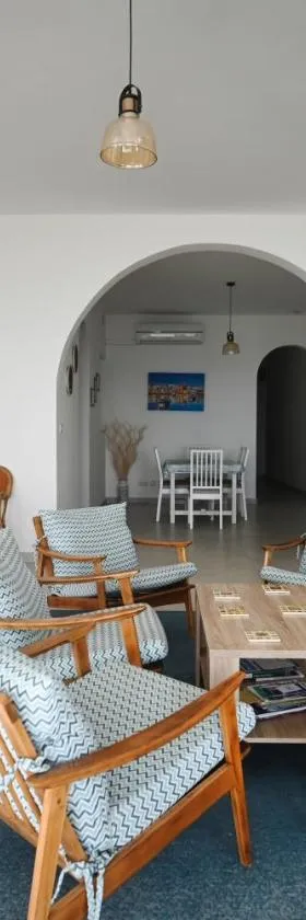 Sunset Court Self Catering Sea View Apartment，位于艾因西莱姆的酒店