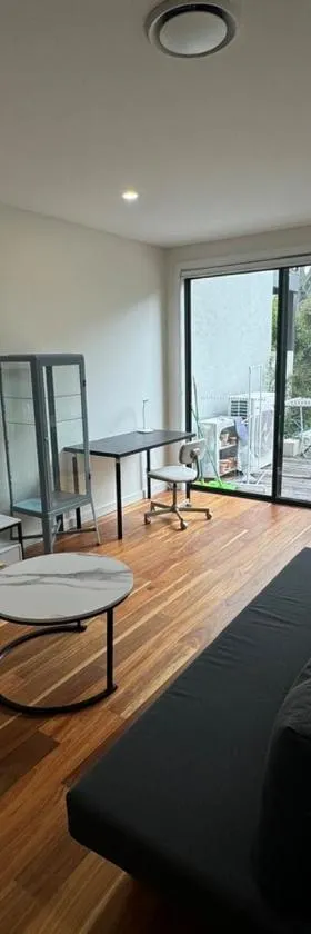 Warm 3beds Home with Yard and parking at Chinatown, CBD，位于Watson的酒店