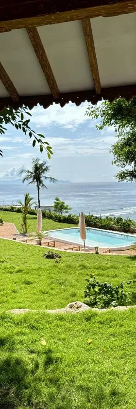 Villas Roc-Azur，位于Sampalan的酒店