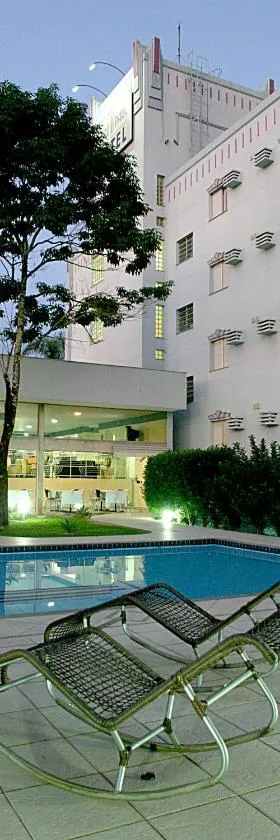 Hotel Aero Park e Estacionamento，位于隆德里纳的酒店