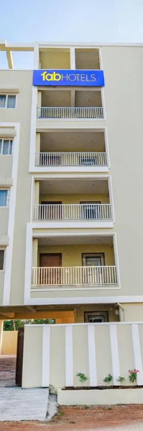 FabHotel RK Suites - Nr US Consulate, Financial District，位于海得拉巴的酒店