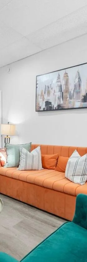 Cozy Space Steps from NYC，位于西纽约的酒店