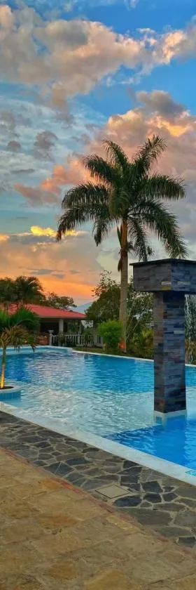 Finca Campestre Colibrí，位于Quebradanegra的酒店