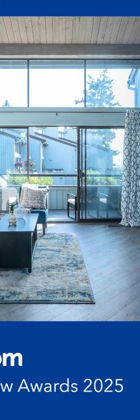 Oceanview Escape at Birch Bay with indoor Pool & Hot Tub，位于布莱恩的酒店