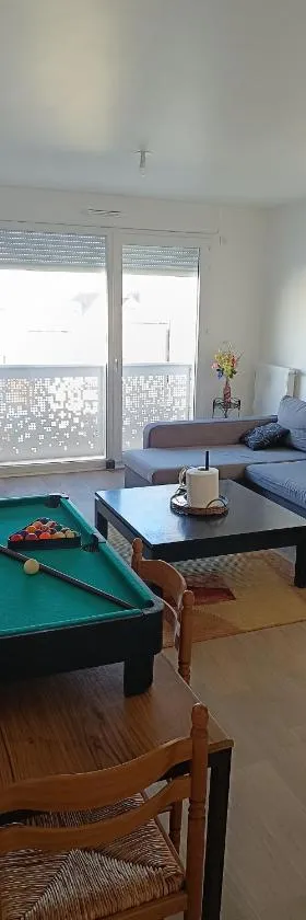 Chic appartement F2，位于孔夫朗-圣奥诺里讷的酒店