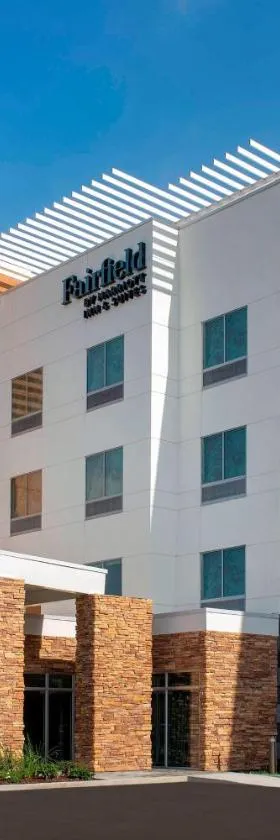 Fairfield Inn & Suites by Marriott New Orleans Metairie，位于梅泰里的酒店