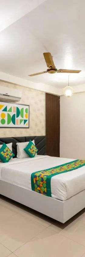 Treebo AR Grand, 18 mins from Airport，位于维沙卡帕特南的酒店