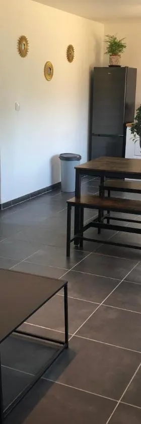 Belle Appartement avec jardin clos à 10 minutes de la plage，位于讷沙泰勒阿尔代洛的酒店