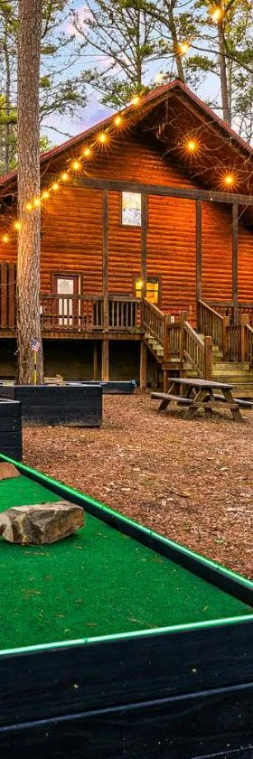 Close to Lake Putt Putt, Pool Table, Play set，位于布罗肯鲍的酒店