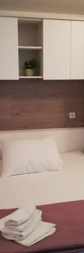 Apartmani Kristina，位于德尔韦尼克的酒店