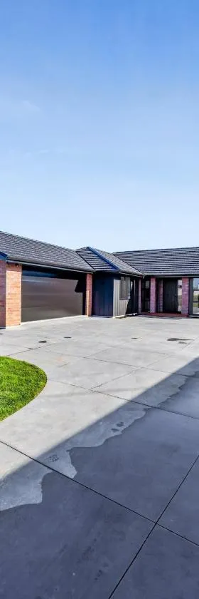 Family home, Game Zone & Outdoor Fireplace- Sleeps 10，位于新普利茅斯的酒店