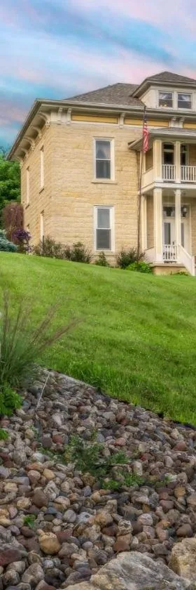 Elkader Jailhouse Inn，位于Elkader的酒店
