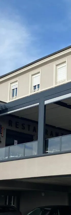 Logis Hôtel Le Tisseur des Saveurs，位于Panissières的酒店