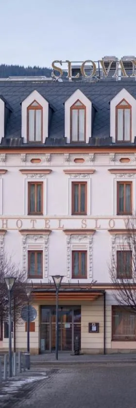 Hotel Slovan，位于耶塞尼克的酒店