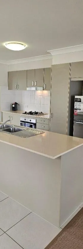 Homely Unit Next to North Lakes，位于北湖的酒店