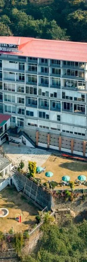 SPT Clarks Inn Suite, Mandi，位于Pāndoh的酒店