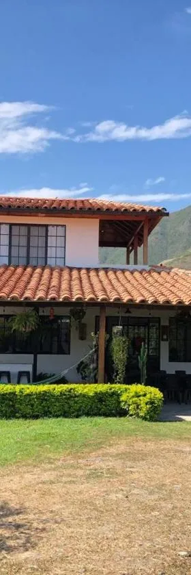 Beautiful Private Villa, Views in Every Direction，位于Bolívar的酒店